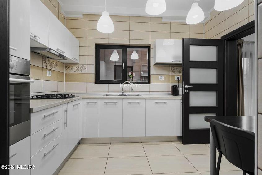 Branesti - Lac, Vila de familie P+E+M, 250 mp utili, teren 547 mp - 9