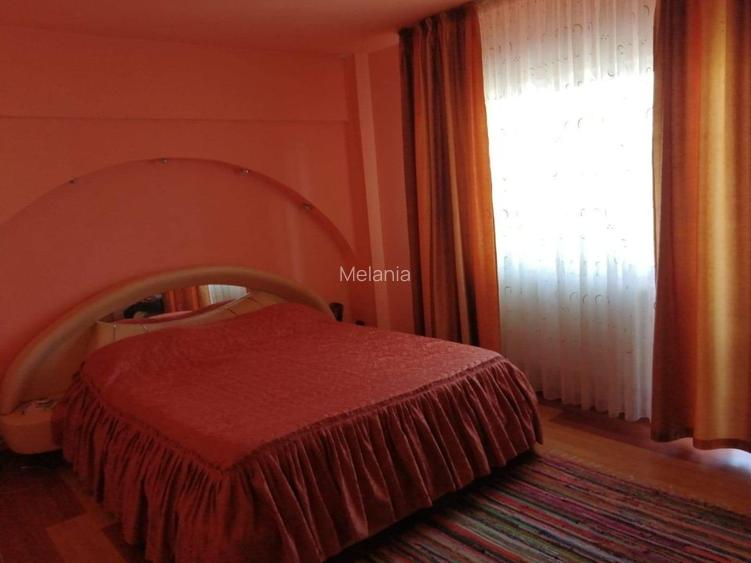 Apartment 3 camere decomandat, mobilat, doua balcoane, centrala gaze. Negociabil - 2