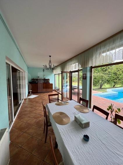 Proprietate de excepție cu casă spațioasă, piscină și teren generos