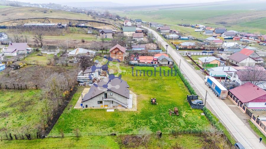 Teren intravilan de vânzare în Letcani - Bogonos, utilități, asfalt - 3