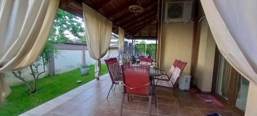 Vila spatioasa, 6 camere, 5 bai, ideala pentru doua familii, intrari separate - 9