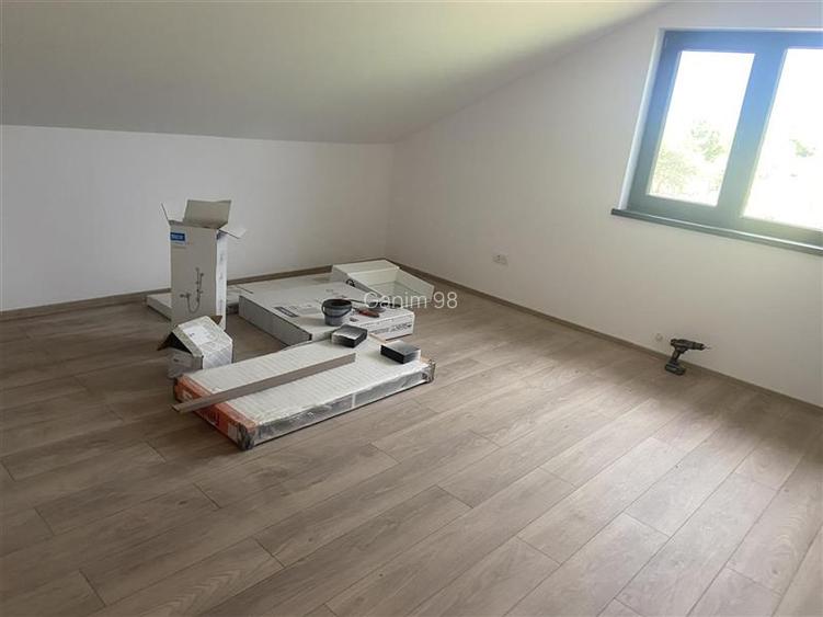 Casa de vanzare in Campineanca, parter si mansarda , suprafata 160 mp , teren 50 - 12