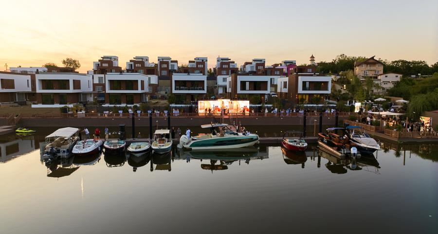 Ansamblu finalizat de vile la Snagov- deschidere spre lac, ponton privat, - 2