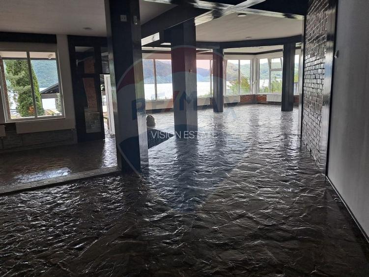 Pensiune Eselnita / 16 camere / Teren - 1448 mp / Ponton - 5