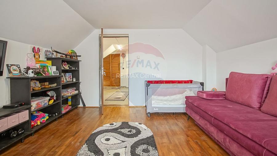 CASĂ INDIVIDUALĂ ÎN SCHEI    STRADA PIATRA MARE - 28