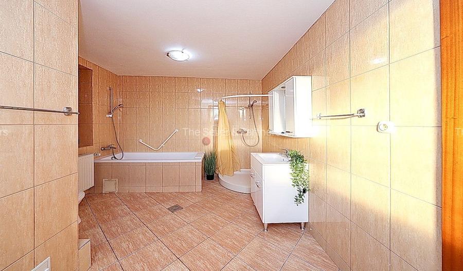 Cladire cu multiple destinatii - 36