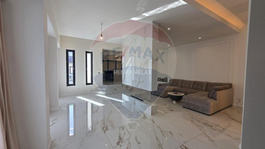 Casă / Vilă cu 5 camere de vânzare în zona Central - 2