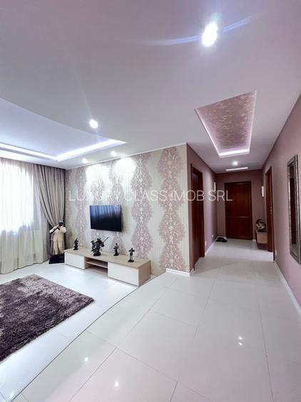 Vila Superba pentru 2 familii /9 Camere /Curte 721 - 19