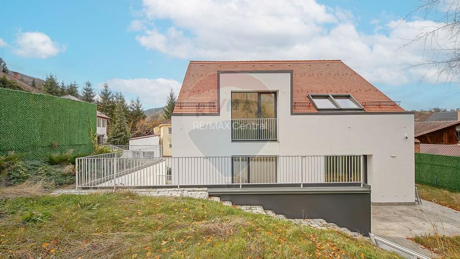 Armonie între tradiție și modernitate – Vilă contemporană în Brasov - 30