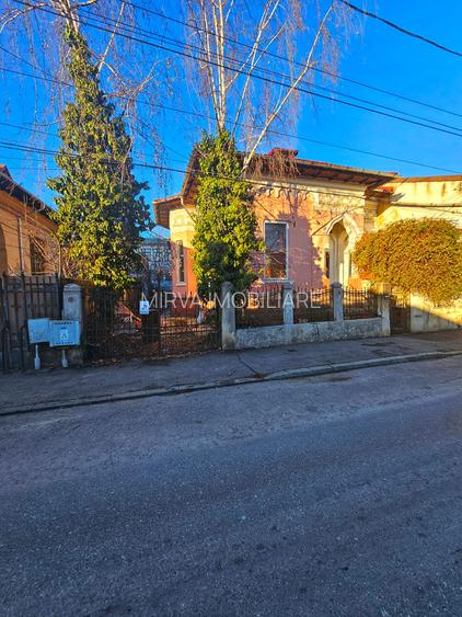 Casă cu arhitectură interbelică, 5 camere, teren 409 mp – Central - 3