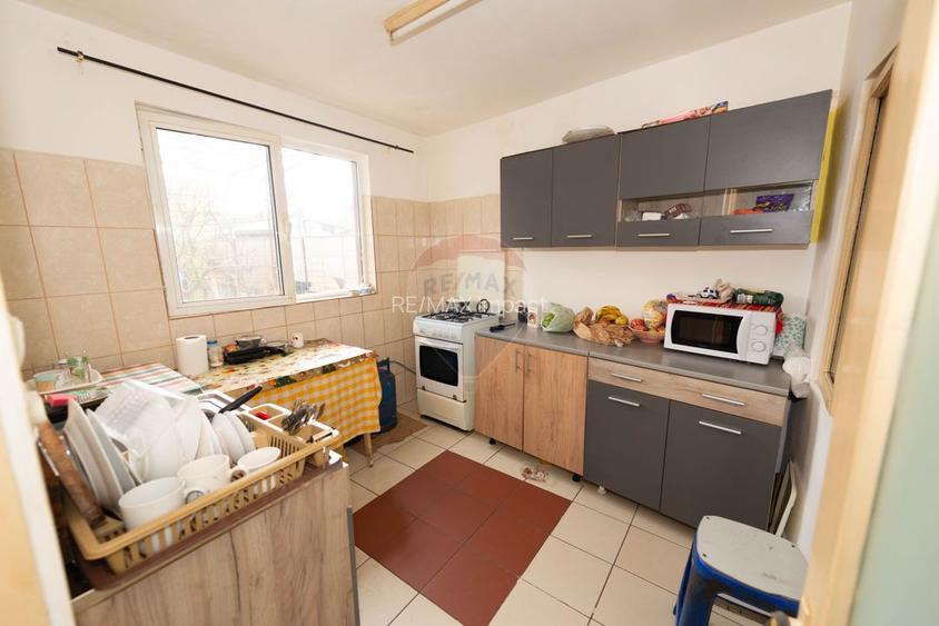 Casă de vânzare si teren 266mp în zona Giulesti - 11