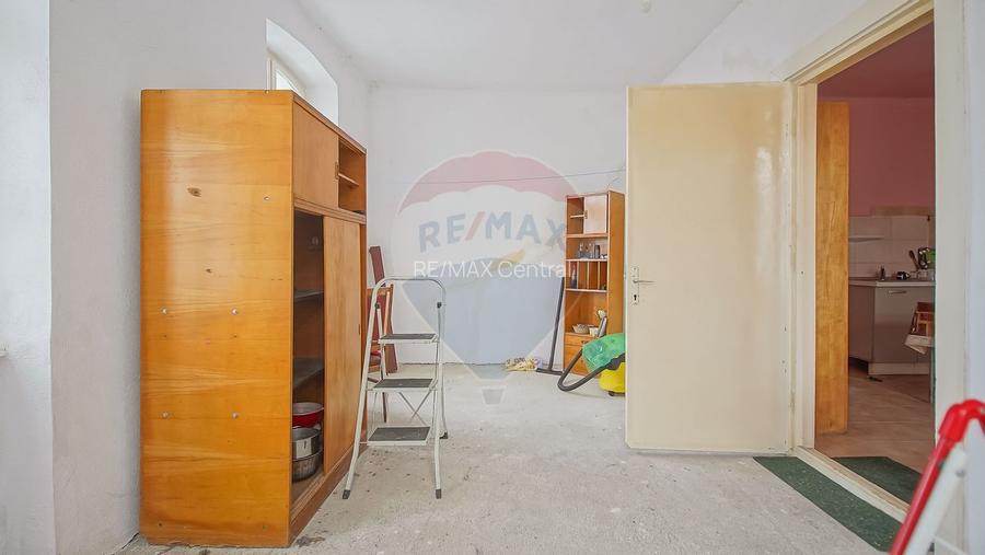 Casă de vânzare în centrul localității Prejmer, teren 5.055 mp! - 10