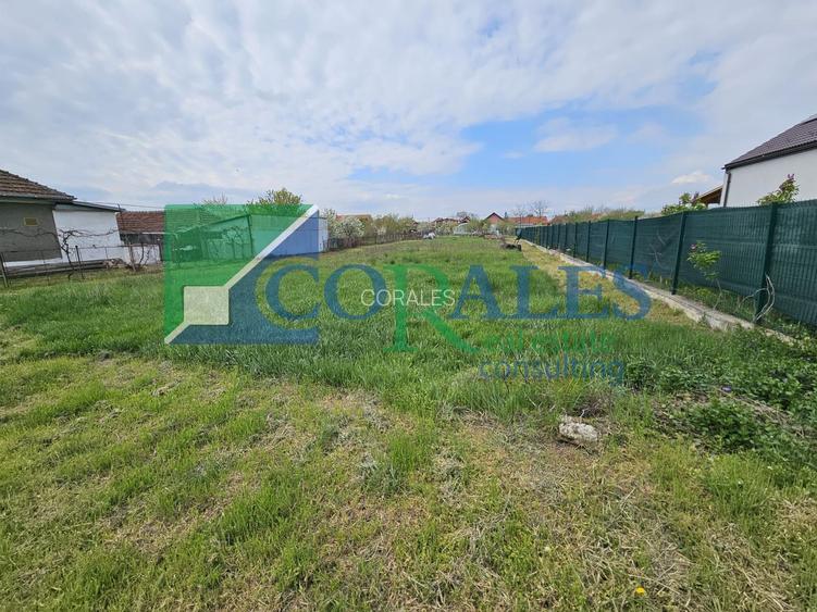 Teren generos, intre case, toate utilitatile! - 3