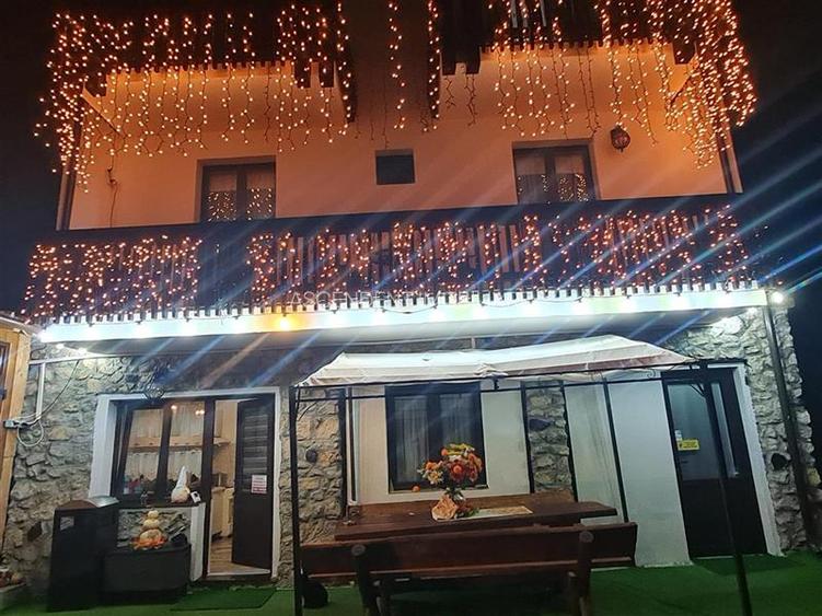 Resedinta speciala, in inima statiunii Poiana Brasov, cu terasa si locuri de par - 25