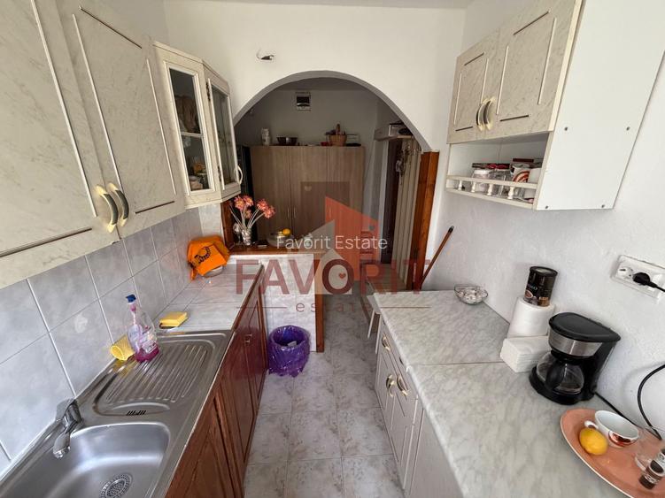 Decomandat. Cu centrala proprie. Etaj intermediar - 4