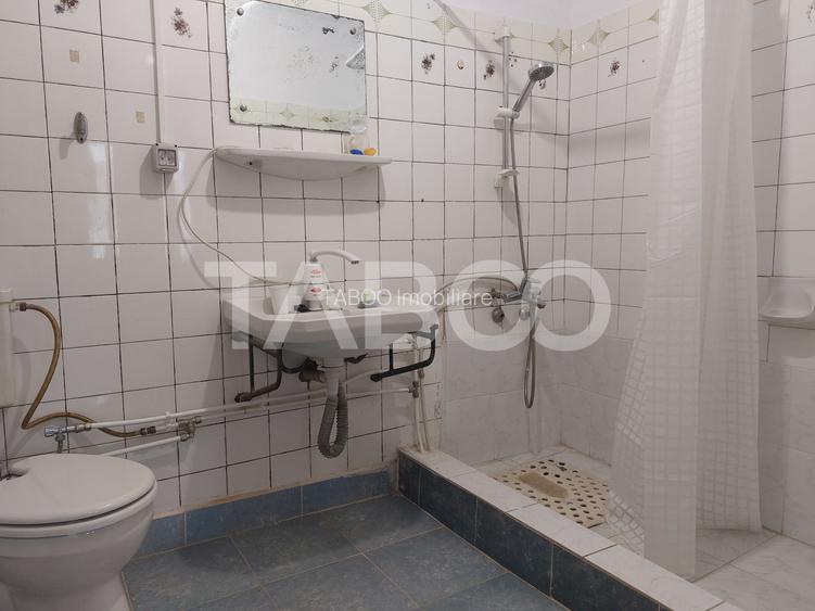 Casa mica 3 dormitoare curte mica 60 mp zona Lupeni Sibiu - 10