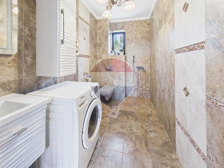 Vilă 10 camere + spațiu comercial | teren 1.300 mp | Otopeni 23 August