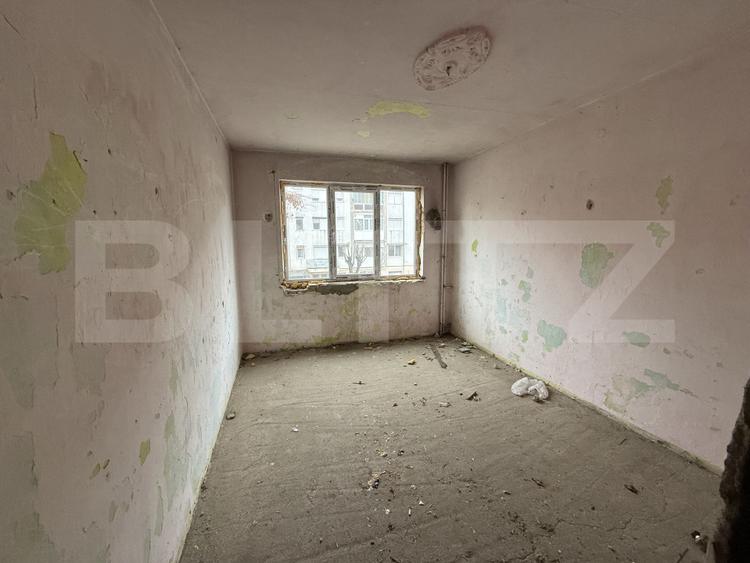 Bloc cu 2 etaje, aflat în zona centrală a orașului Cugir