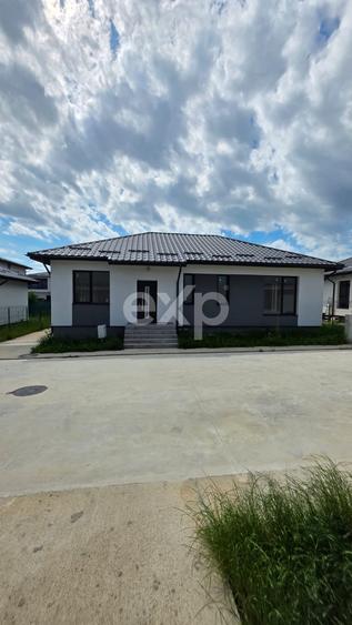 Casă individuală pe parter | 4 camere | 106 mp utili | Teren 300 mp | Tunari