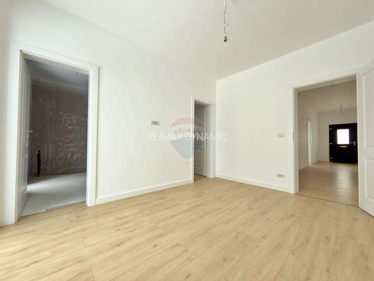 Vilă cu 4 camere de vânzare în Via Carmina - 8