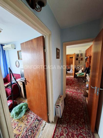 3 camere Titan Parc - Metrou - 9