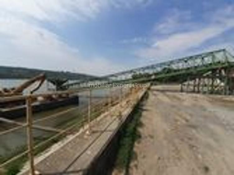 Oltenita - teren pe malul Dunarii cu chei betonat si ponton pt barje - 2