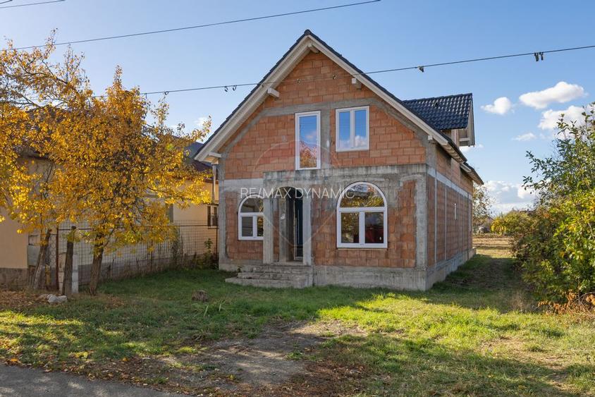 Casă la roșu cu teren generos, 500 mp, situată pe strada Ostașului - 2