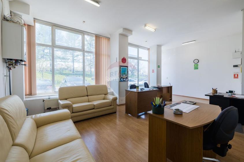 Spațiu comercial cu vitrină generoasă și vizibilitate excelentă - 2