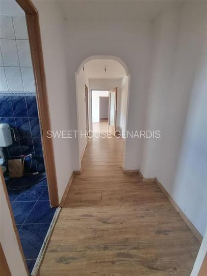 Apartament cu trei camere zona centrala - 2