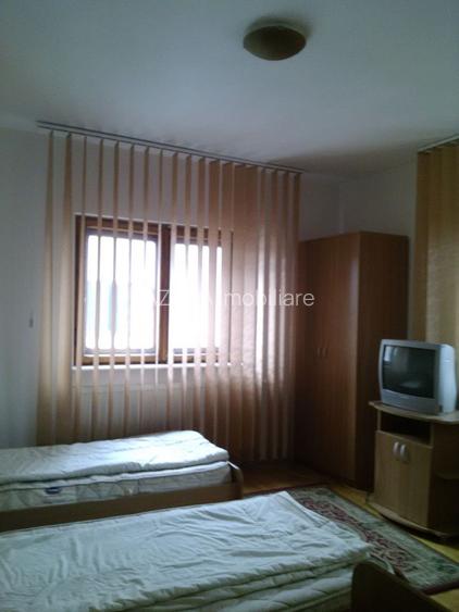 Casa 6 camere - cazare 14+10 persoane, Nord - 7