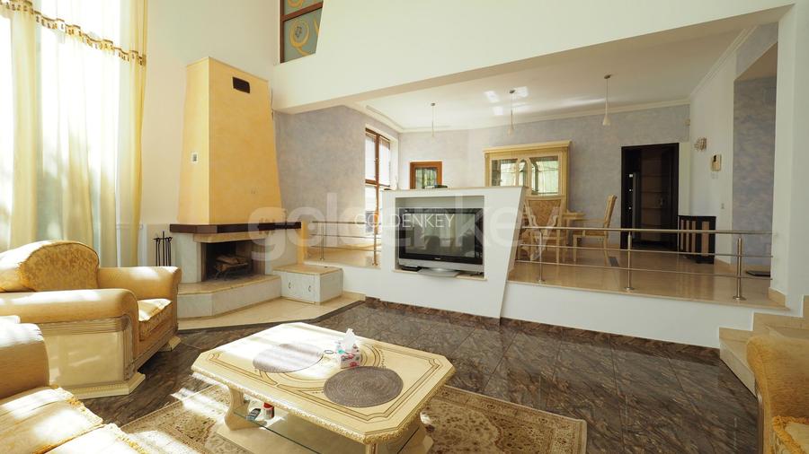 Vila spatioasa, partial mobilata cu acces facil - 5