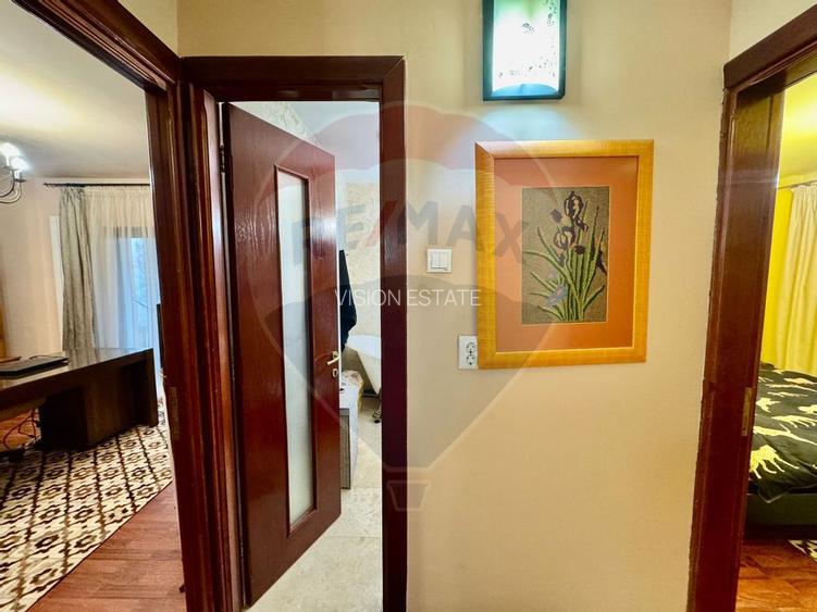 Apartament cu 3 camere de vânzare în zona Rovine - 9