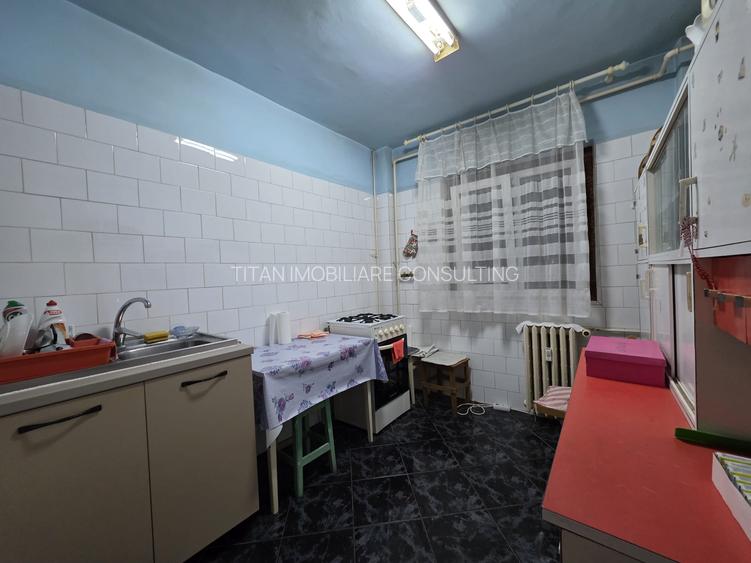 Grigorescu aproape metrou et7/8 dec doua grupuri sanitare bloc 1984 - 9