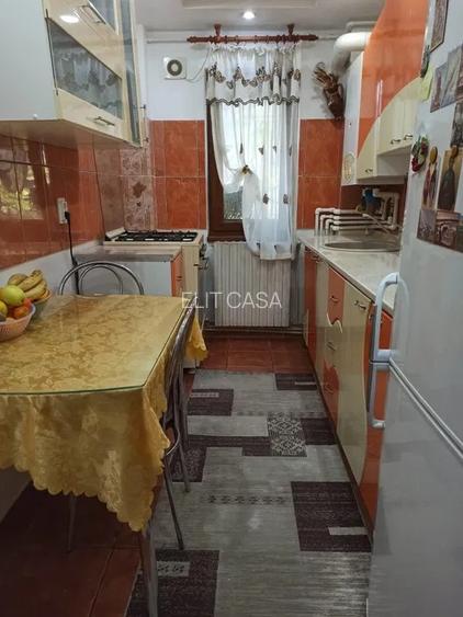 Apartament cu 2 camere, etaj 2/4, zona Alexandru cel Bun - 4
