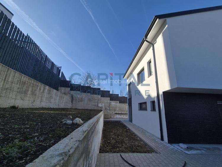 Case cu arhitectura nordica, garaj, panouri fotovoltaice, central Dezmir - 3