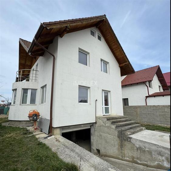 Casa spatioasa cu etaj si curte în Ghimbav - 2