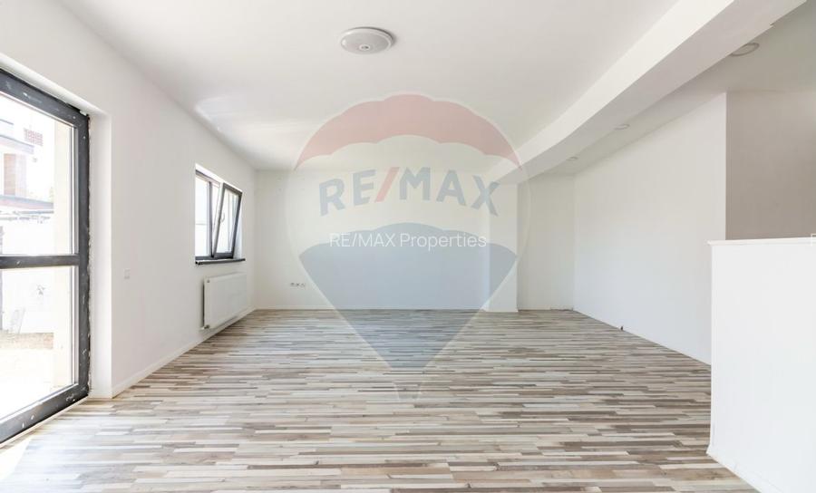 Casă / Vilă in Corbeanca,  toate utilitatile, strada principala - 4