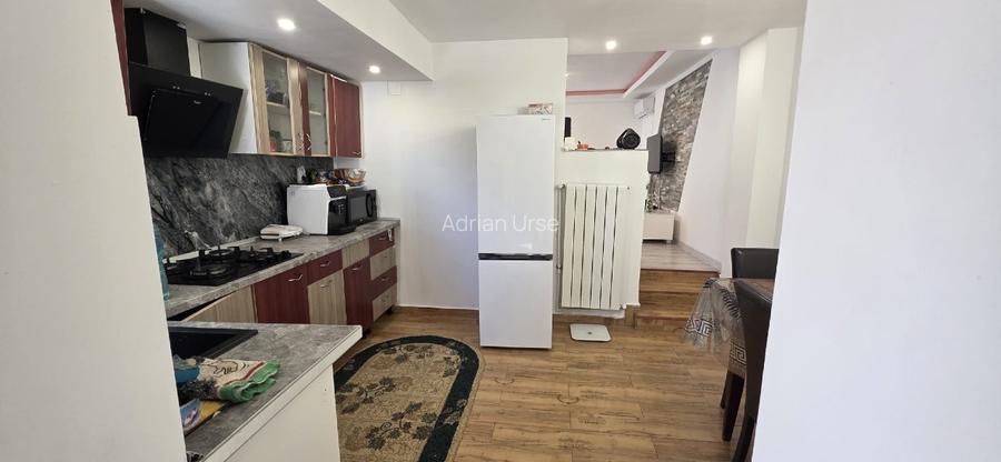 Casa de vanzare 3 camere - 9