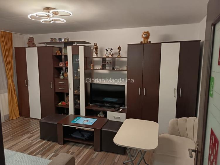 Apartament 2 camere, decomandat,  Deva, bulevardul Decebal (prețul e negociabil) - 4