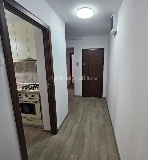 Inchiriere apartament 3 camere decomandat etajul 1 ,Florilor - 6