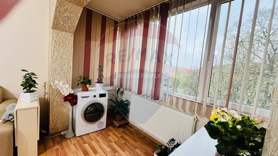 Apartament cu 3 camere de vânzare în zona Rogerius - 4