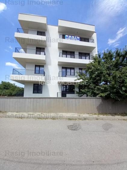 Ultimul apartament la  parter , 2 camere, curte privata ,negociabil - 3