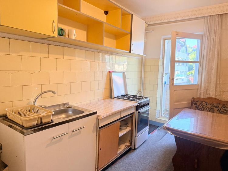 APARTAMENT CU 2 CAMERE DECOMANDAT, CENTRAL, RAPA GALBENA