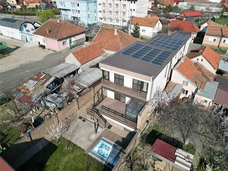 Vila D+P+E cu jaccuzi exterior in Iosia