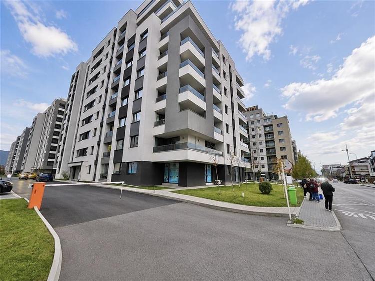 Apartament open space cu 2 camere si parcare in zona Coresi