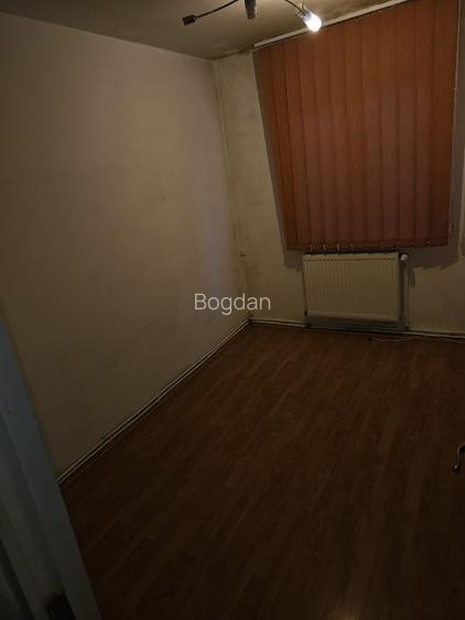 APARTAMENT 3 CAMERE RESITA - 2