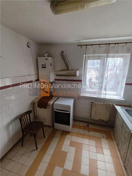Apartament 3 camere cf 1 decomandat zona 23 August - 10