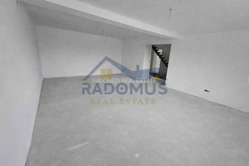 Vila Tătărani - 280 mp utili - 500 mp Teren - 8 Camere + 4 Băi - 5