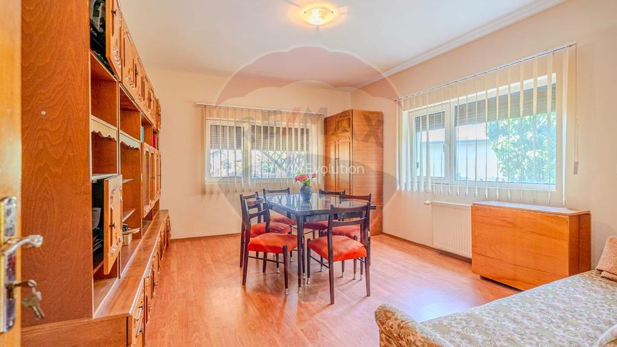 Vila rezidential/  gradina de vis/sera/ panouri/ Sanpetru! - 12