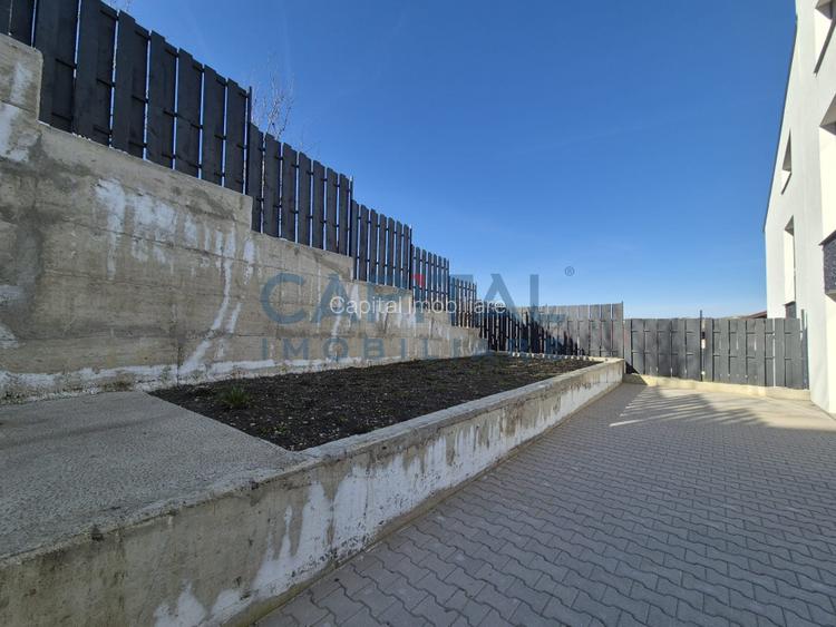 Case cu arhitectura nordica, garaj, panouri fotovoltaice, central Dezmir - 10